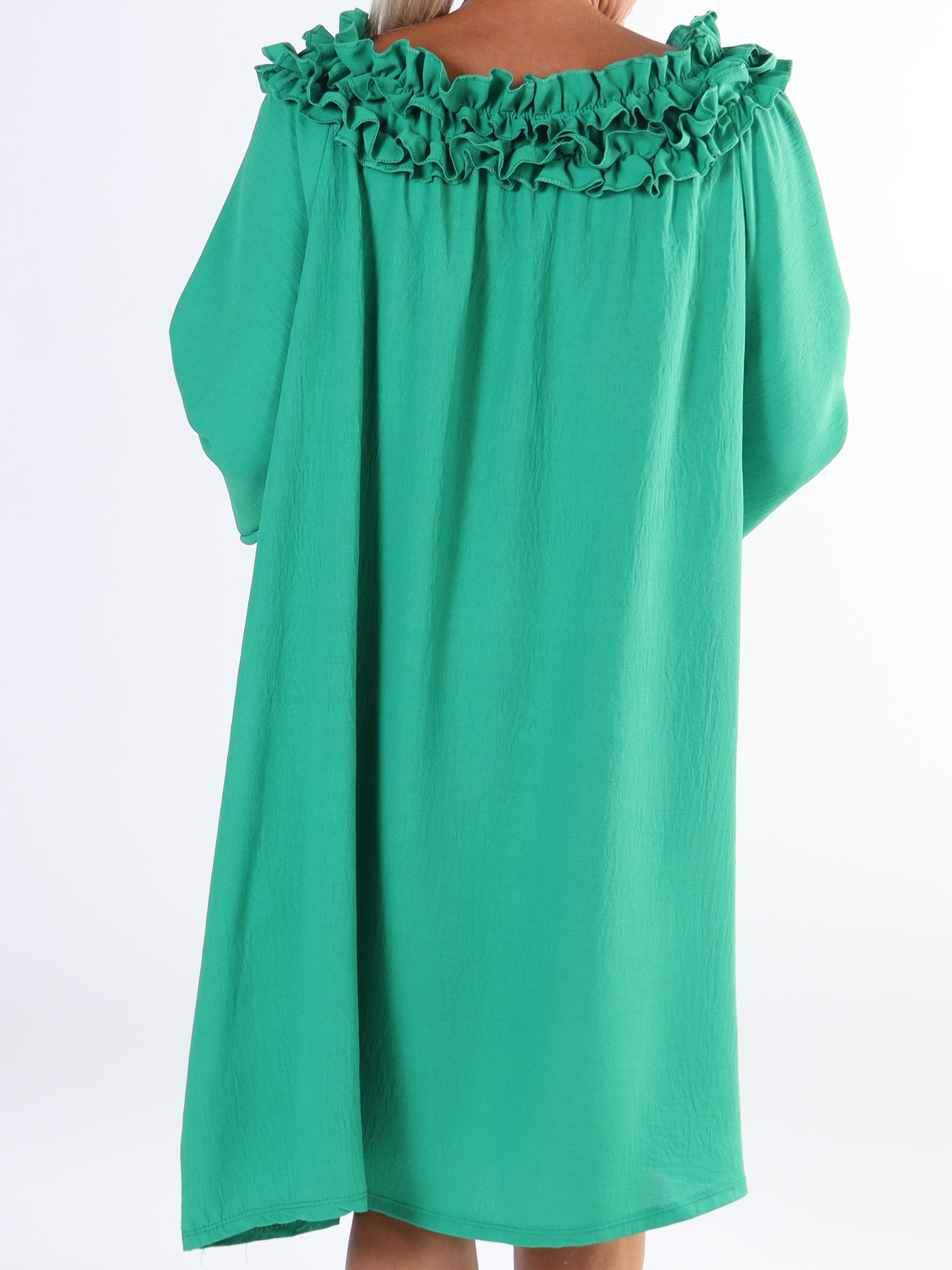 Chili Dress - Plus size klänning med långa ärmar och volanger